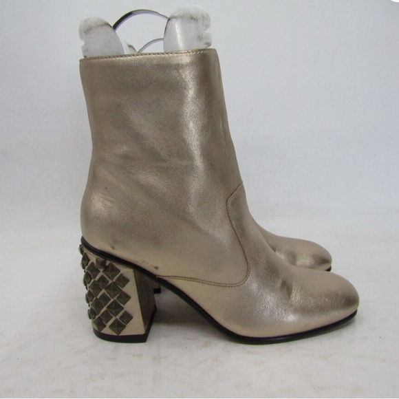 Meet your Posher, Annette @_AnnetteGraves - Picture 3 of 17